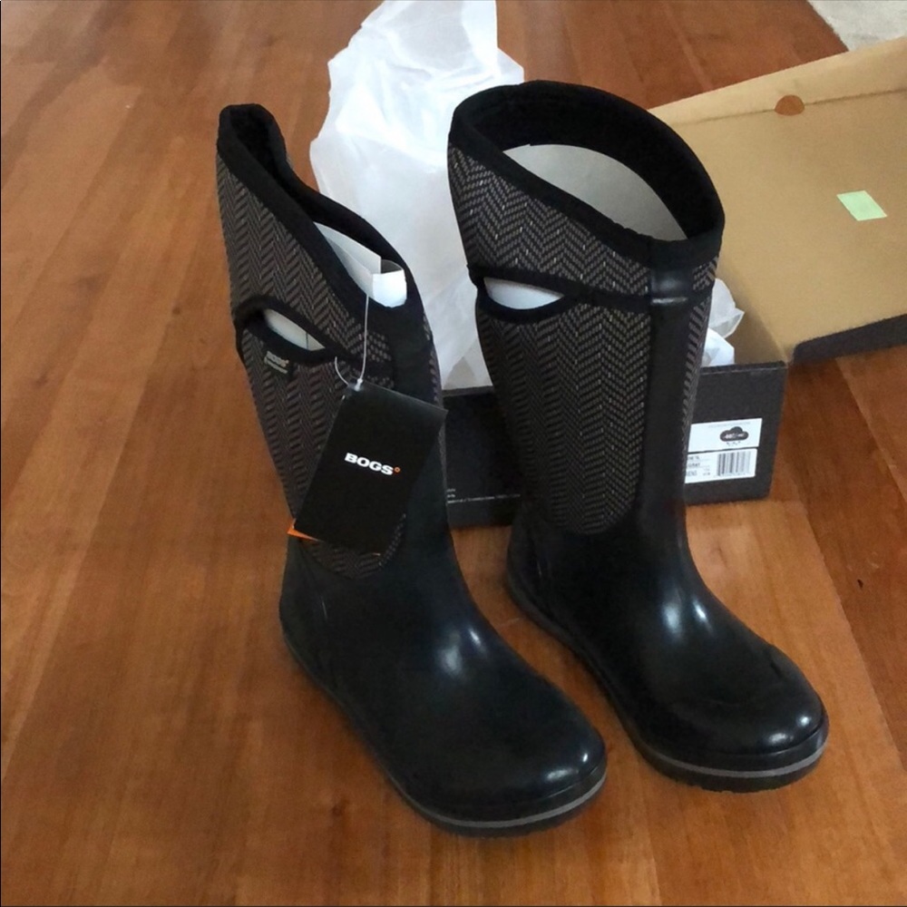 women’s bogs size 7, herringbone pattern — NEW